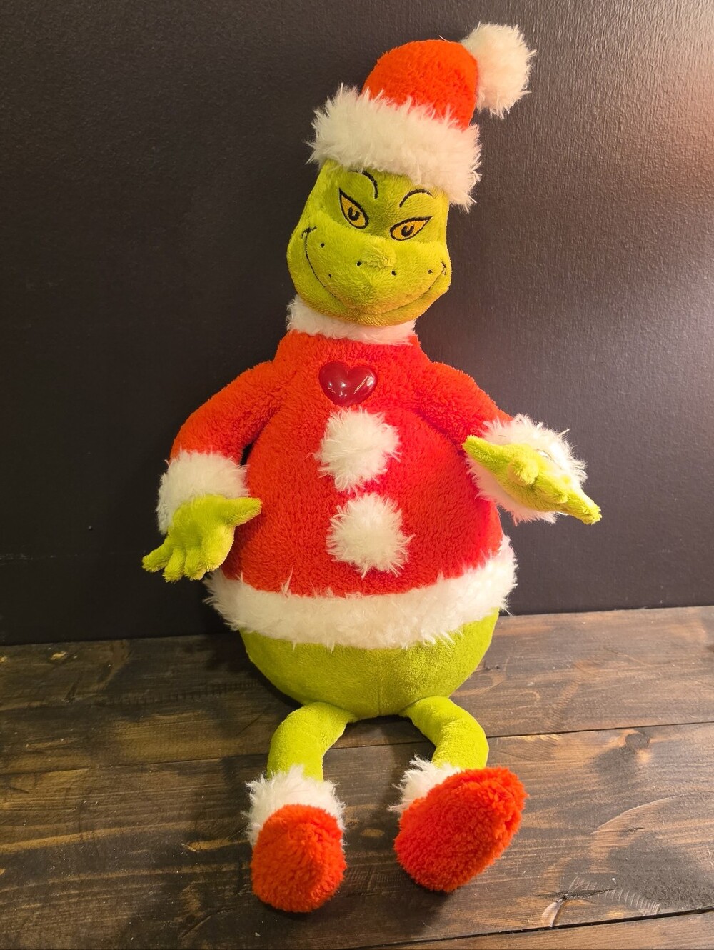 Vintage 2007 Hallmark Dr Seuss The Grinch Santa Plush Light Up Heart Christmas